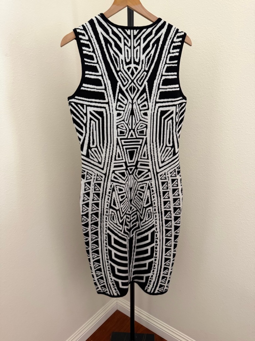 New York & Company Black and White Geometric Sheath Dress - Picture 5 of 6